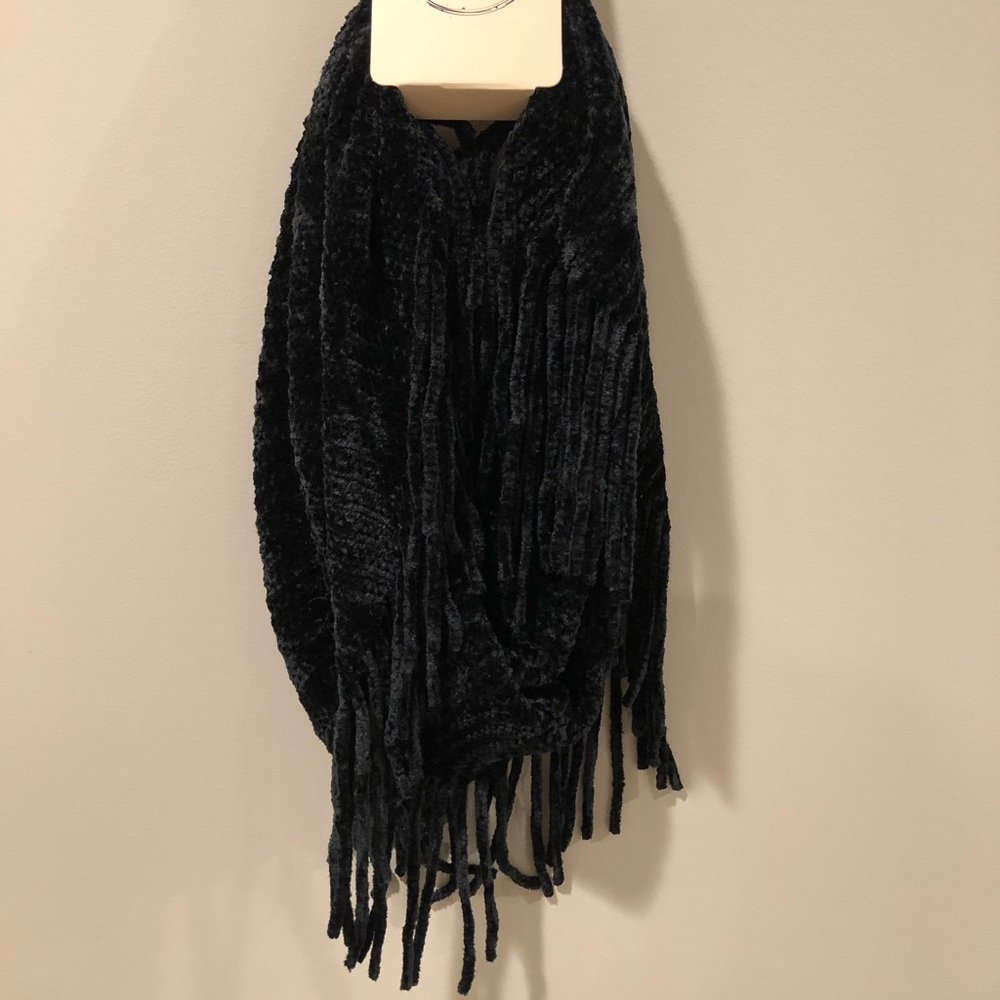 Tube Scarf with Fringes